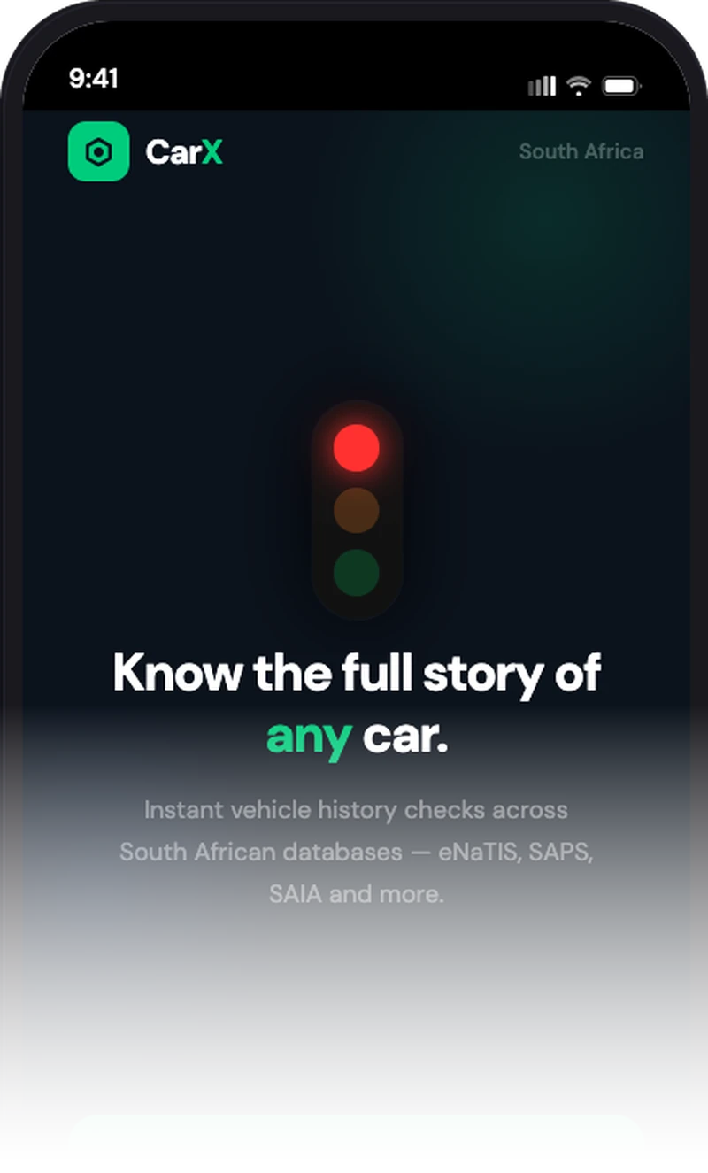 CarX on mobile: the vehicle report screen with its traffic-light verdict.